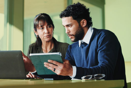 A manager is talking with their employee about accommodating substance dependence